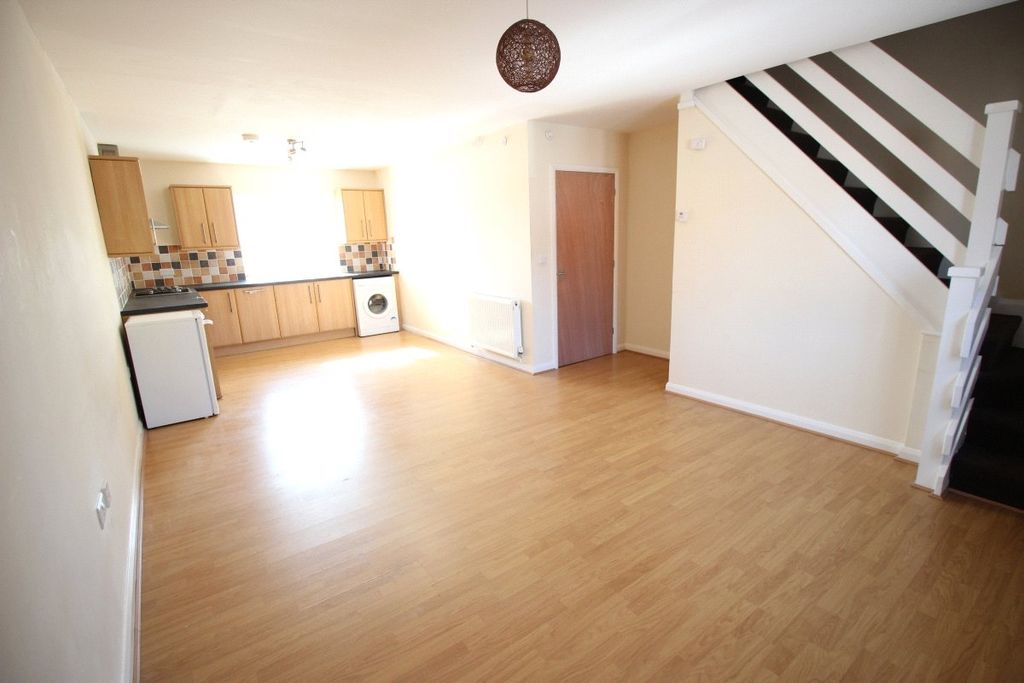 Property photo 3 of 6 Lounge / Kitchen
