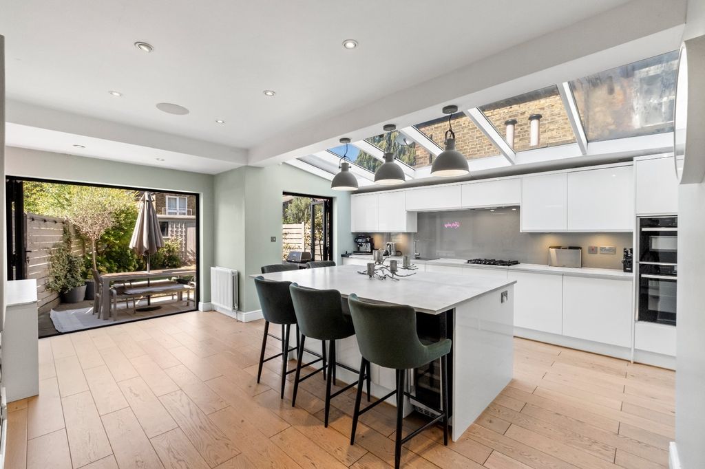 Property photo 1 of 14 Kitchen/Dining