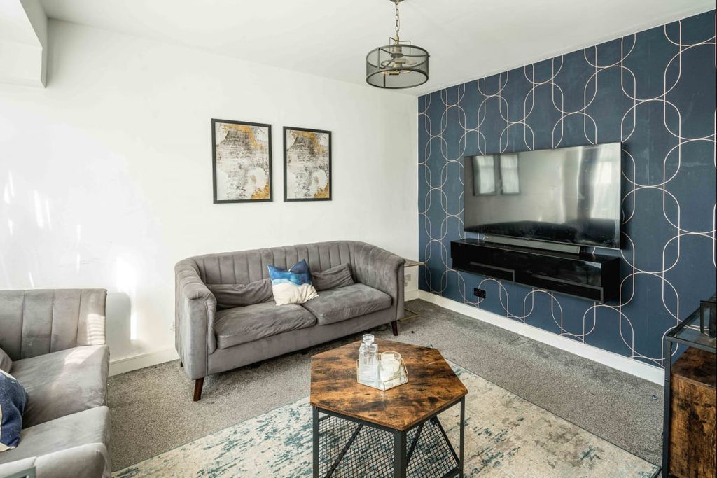 Property photo 3 of 28