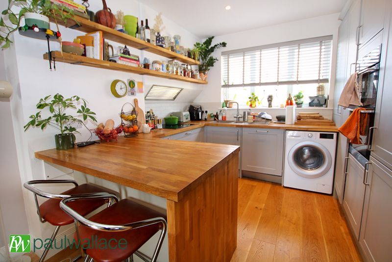 Property photo 3 of 7 Kitchen