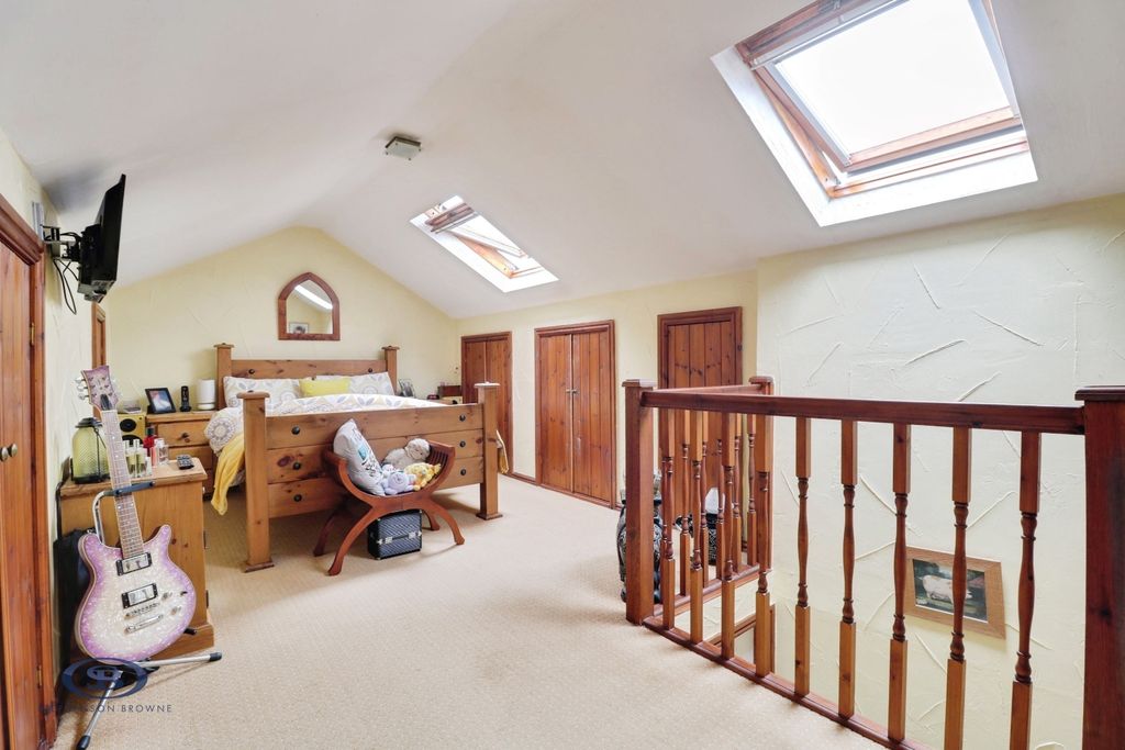 Property photo 2 of 25 Pbox-Img.Jpg