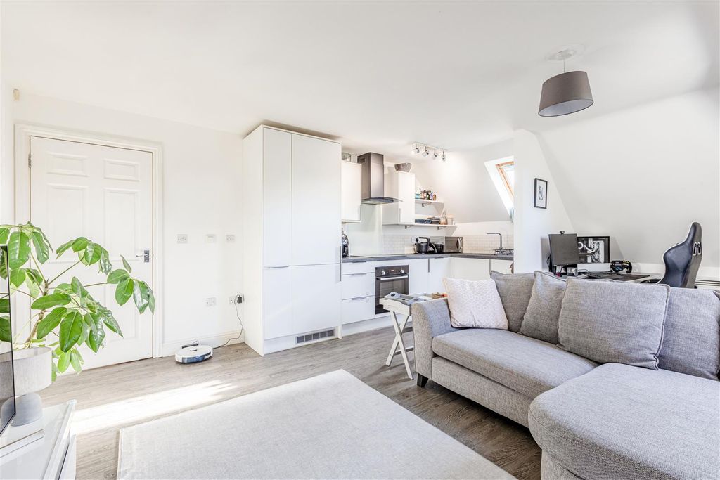 Property photo 3 of 17 Living Room