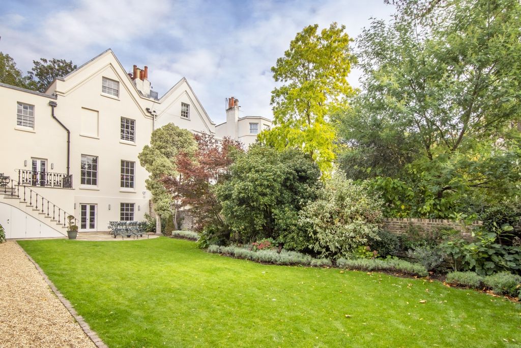 Property photo 2 of 20 Garden