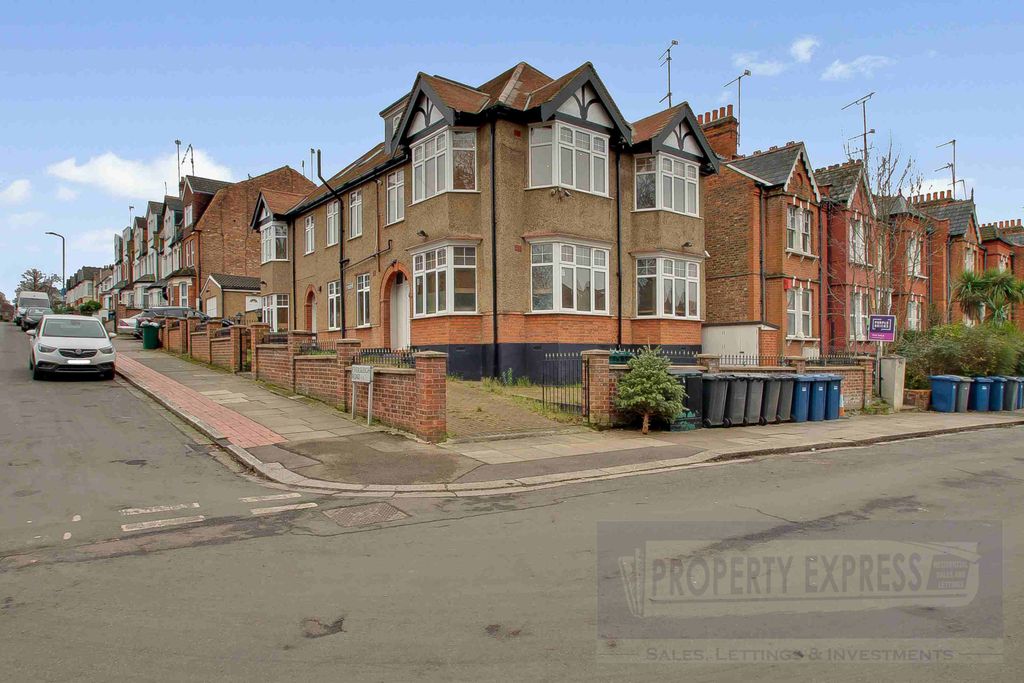Property photo 1 of 12
