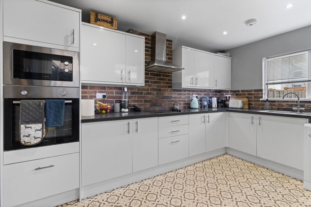 Property photo 2 of 24