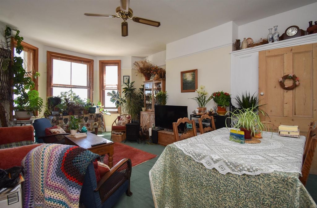 Property photo 1 of 17 Living Room