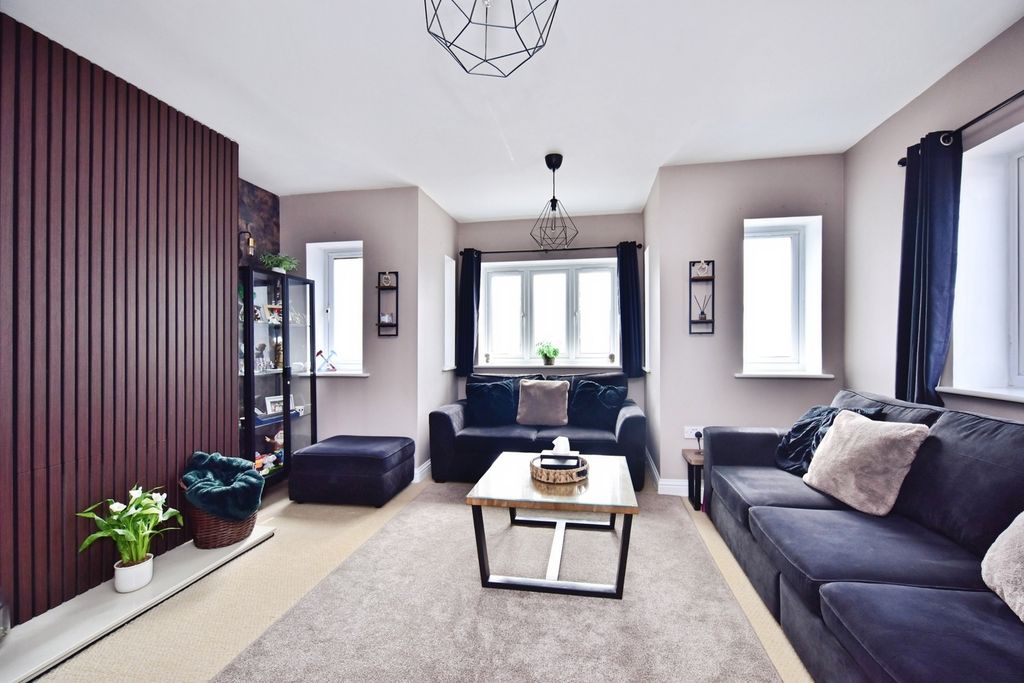Property photo 2 of 20 Pbox-Img.Jpg