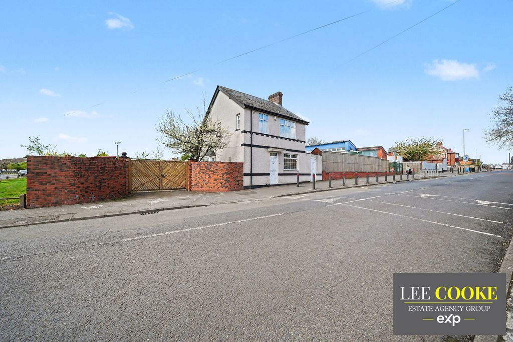 Property photo 1 of 43