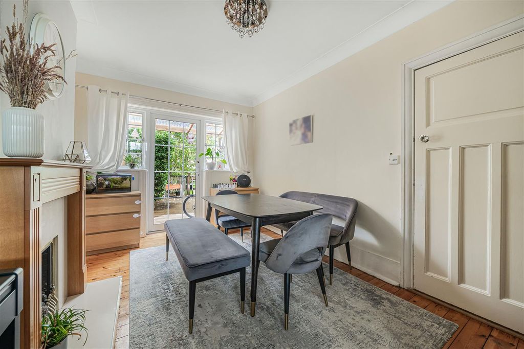 Property photo 3 of 18 13_65742.Jpg