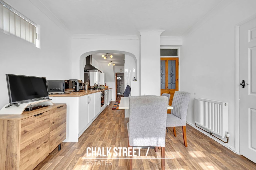 Property photo 2 of 27