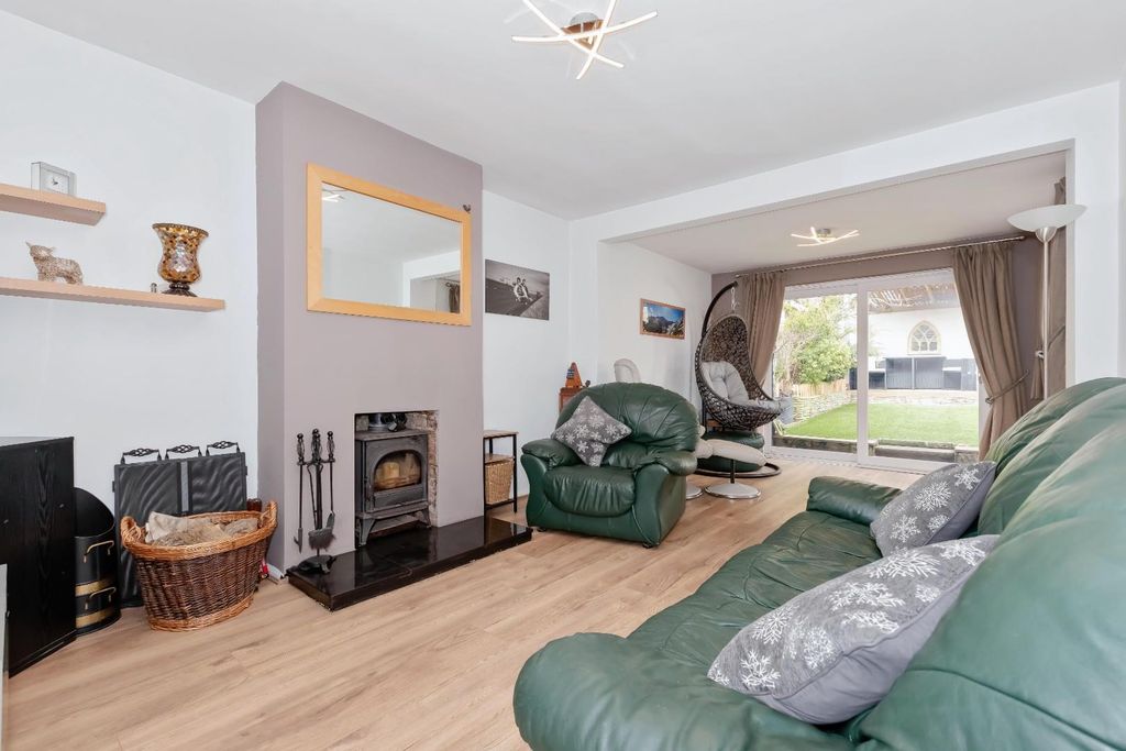 Property photo 3 of 24 North Lane_11.Jpg