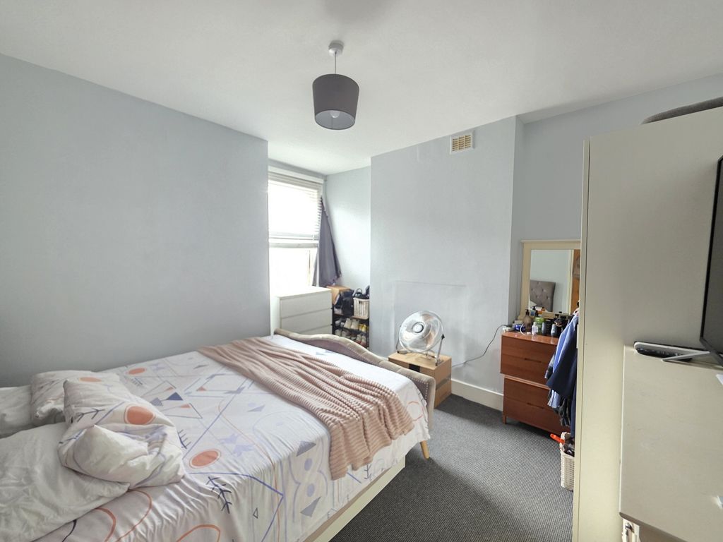 Property photo 3 of 11 Photo 6