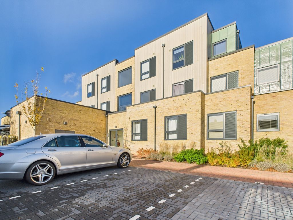 Property photo 1 of 11 Cam02519G0-Pr0368-Still003