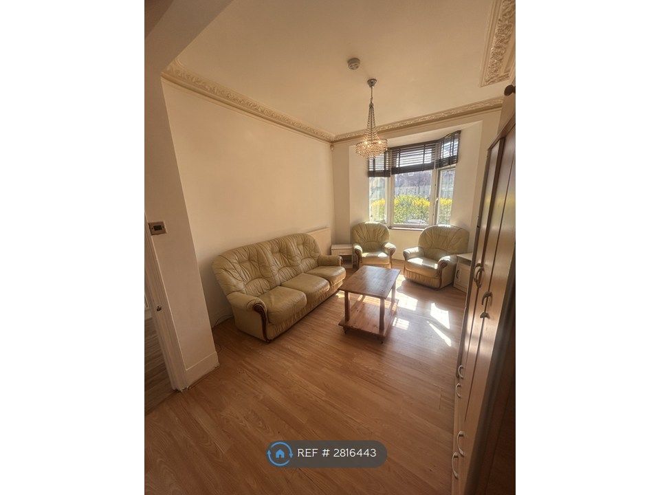 Property photo 3 of 20 Lounge
