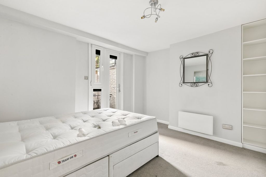 Property photo 3 of 5