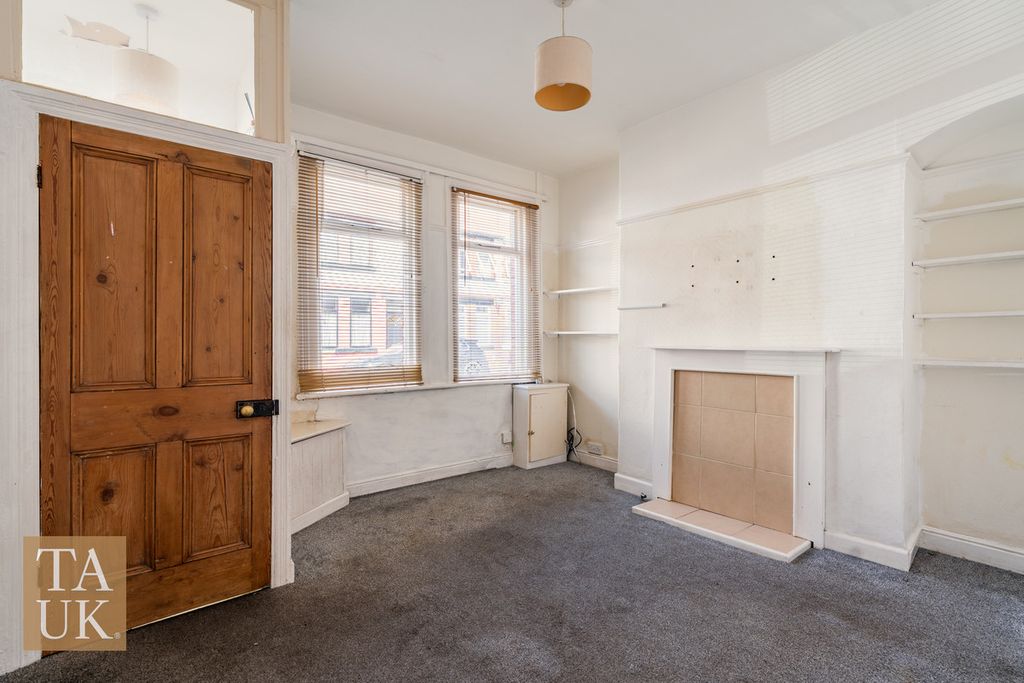 Property photo 2 of 11