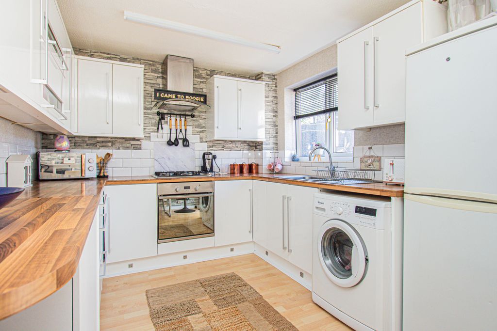 Property photo 2 of 11 Kitchen/Dining Room