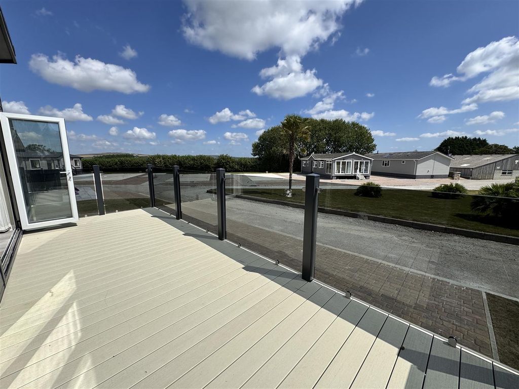 Property photo 2 of 18 Sun Terrace