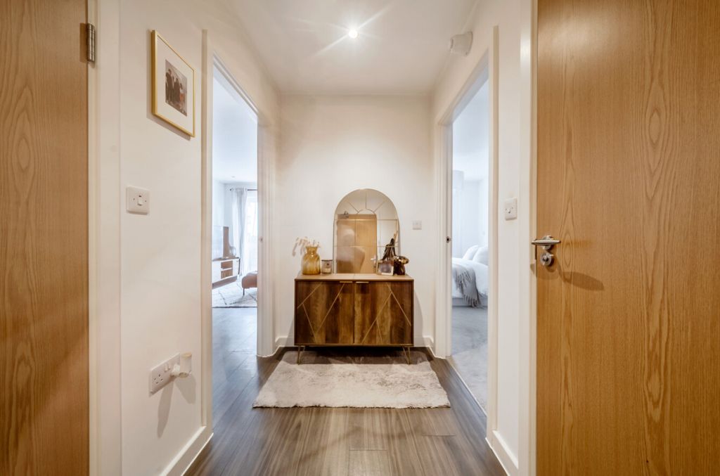 Property photo 3 of 11 1330640-14-688Cca...