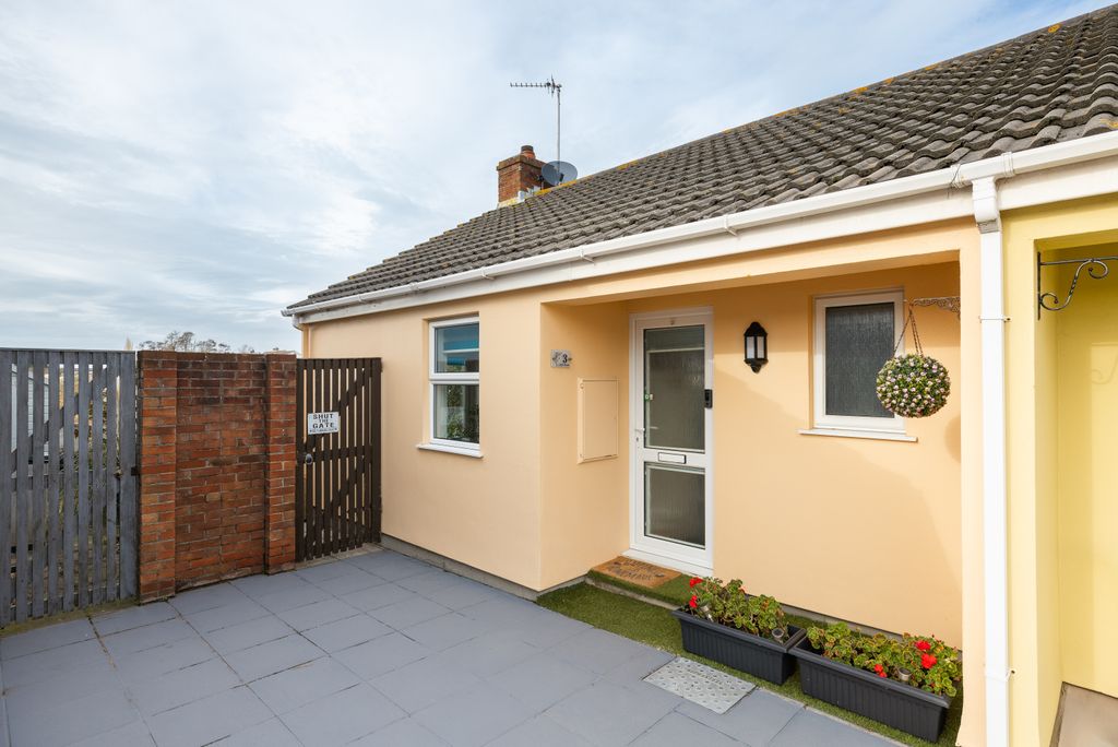 Property photo 2 of 20