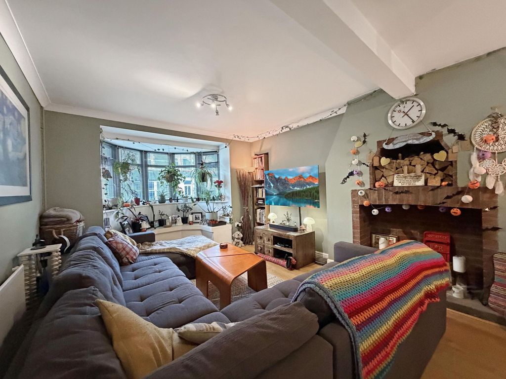 Property photo 2 of 27