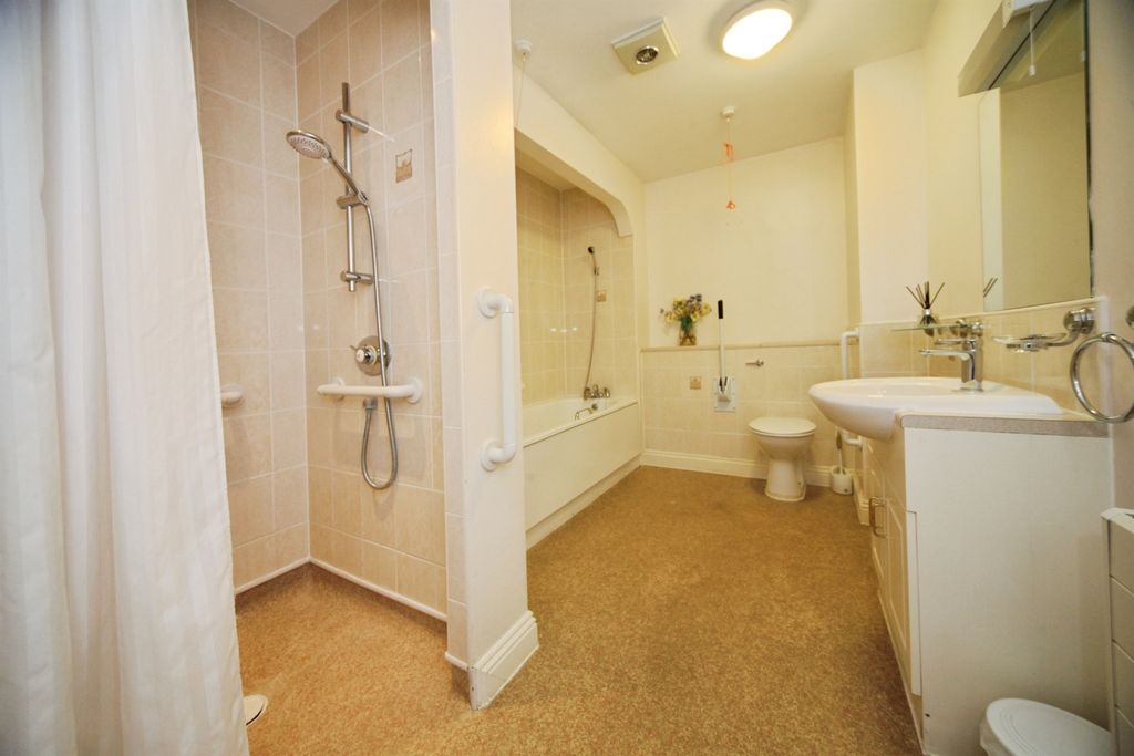 Property photo 3 of 16