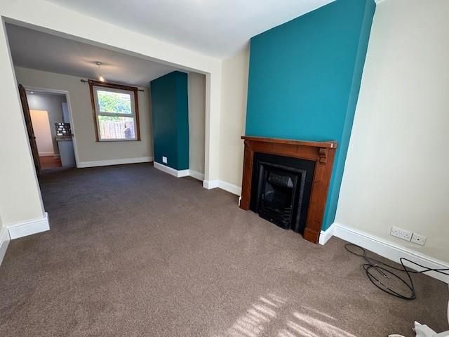 Property photo 2 of 12 36 Nortcoate 4.Jpg
