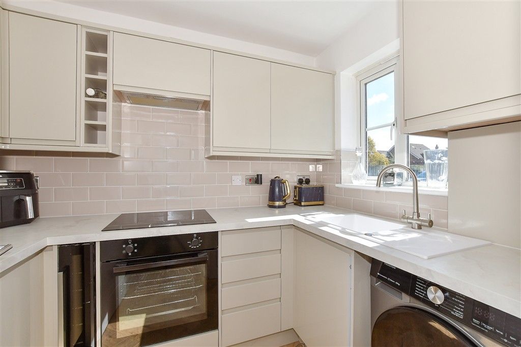 Property photo 3 of 12 Kitchen