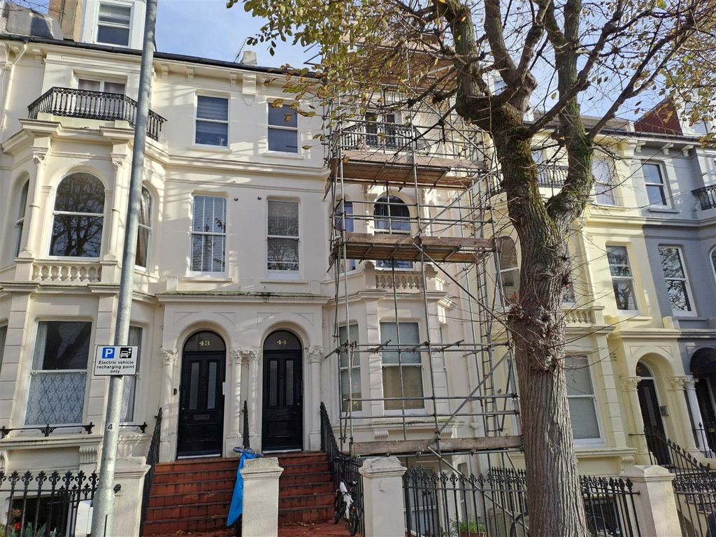 Property photo 2 of 10 Front