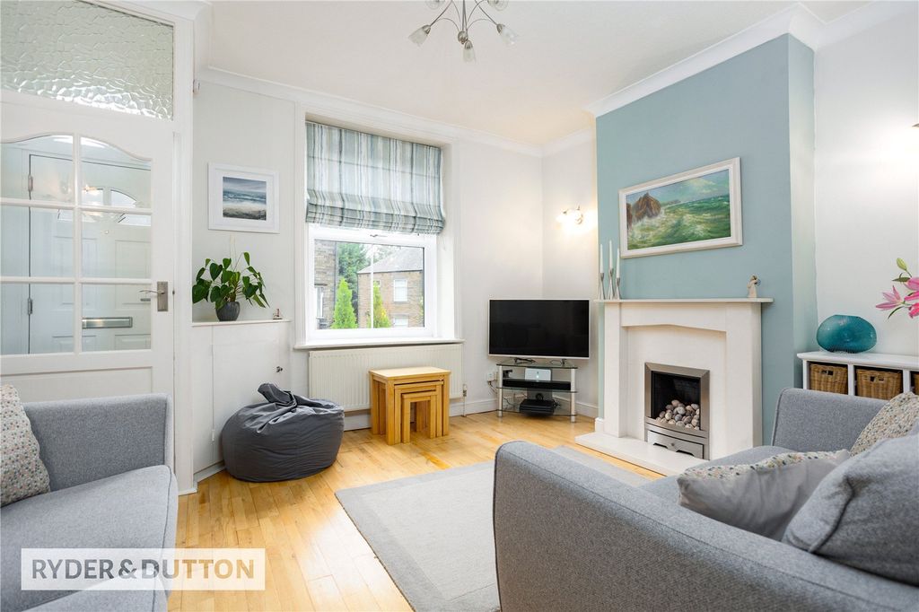 Property photo 1 of 18 Lounge