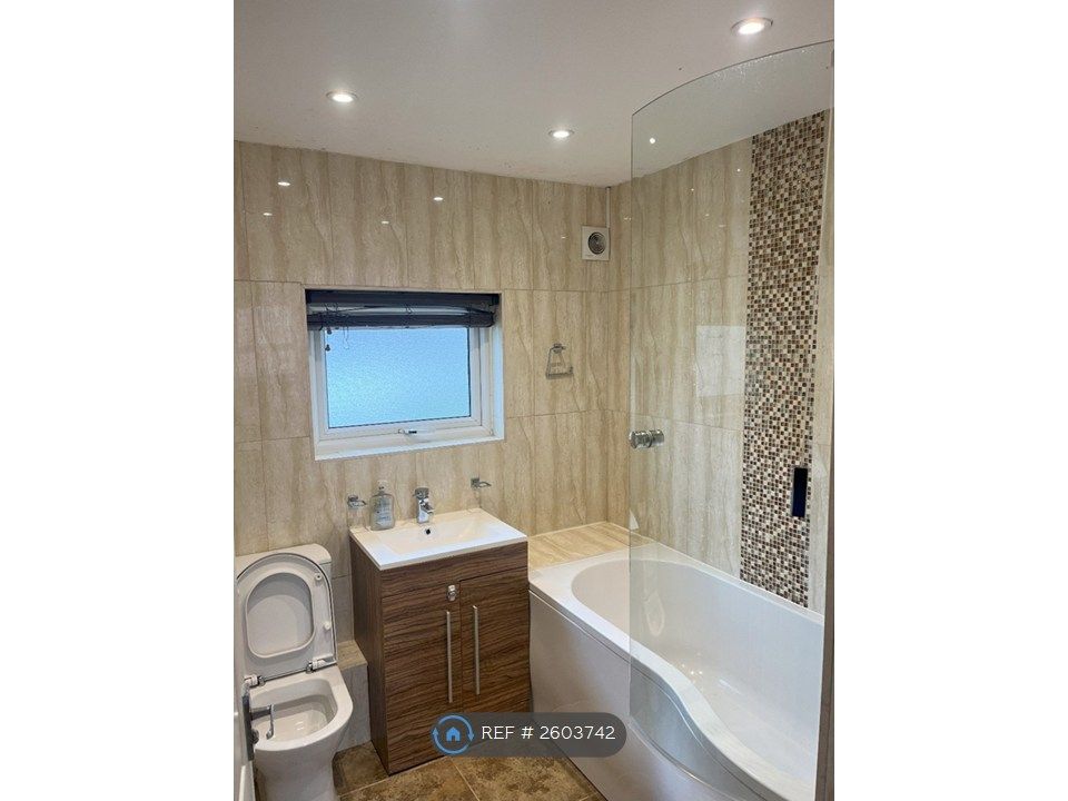 Property photo 3 of 14 Bathroom