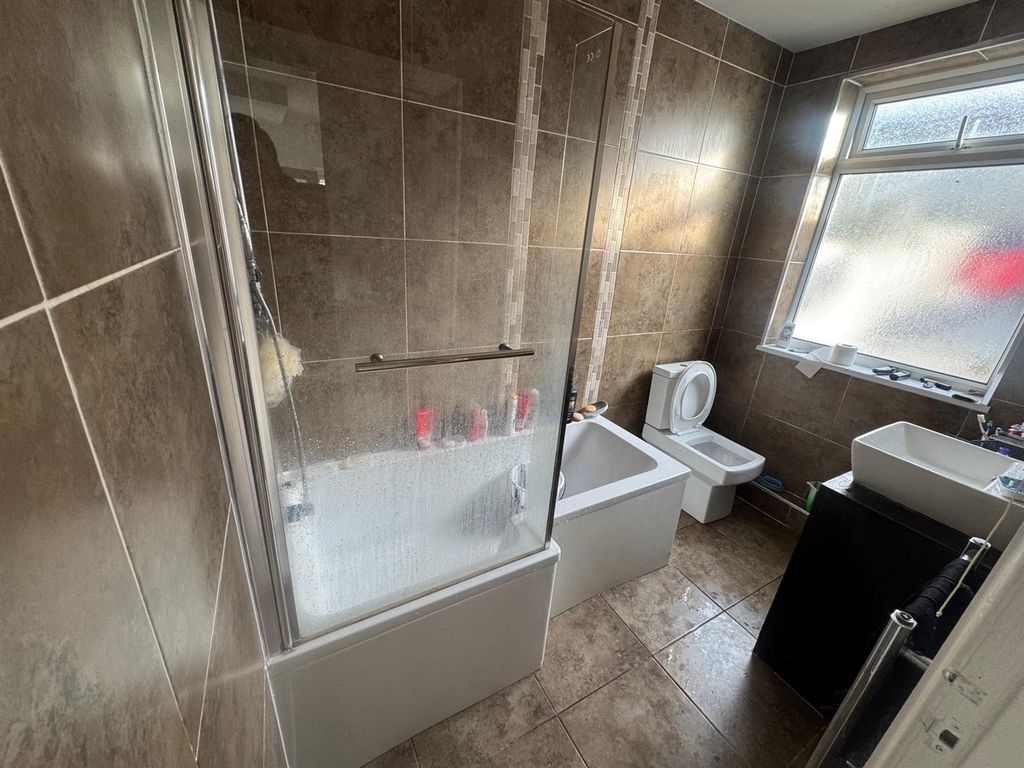 Property photo 3 of 7 Bathroom New.Jpg