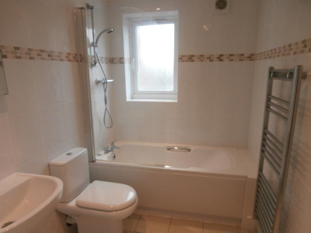 Property photo 3 of 7 Bathroom