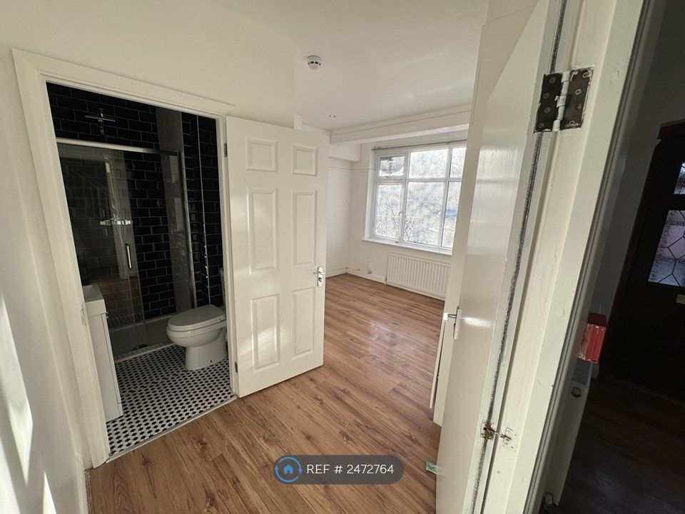 Property photo 1 of 21 Bedroom 1 With Ensuite