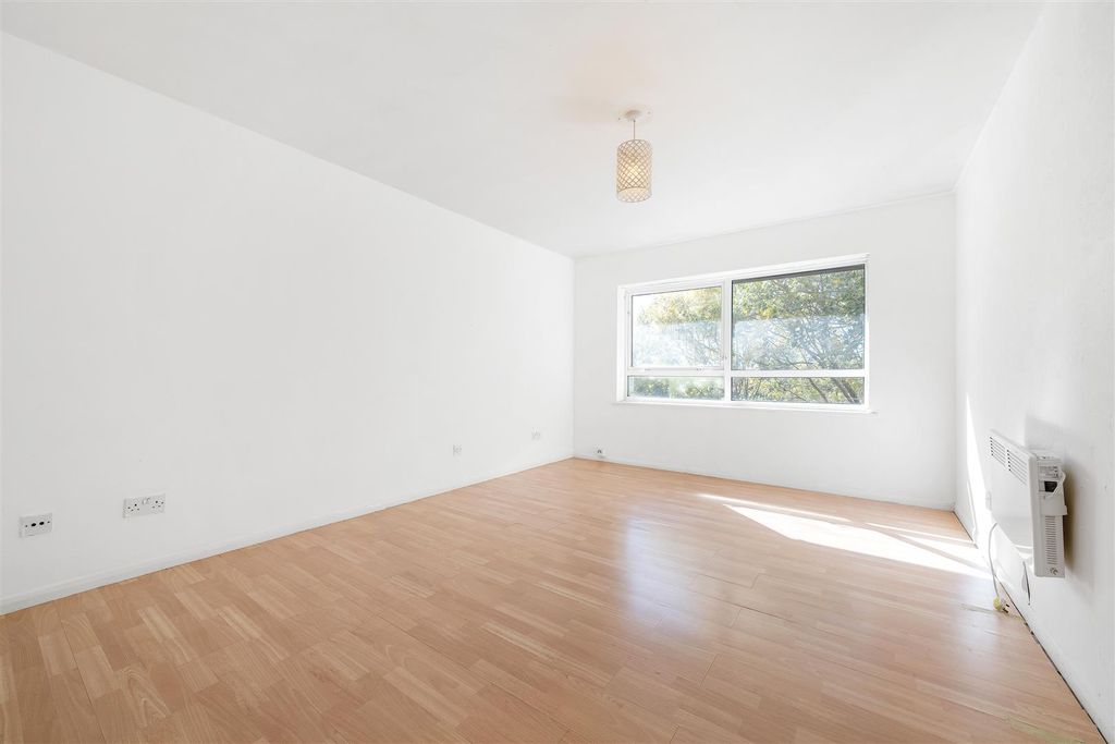 Property photo 1 of 8 Berkeley Court-6.Jpg