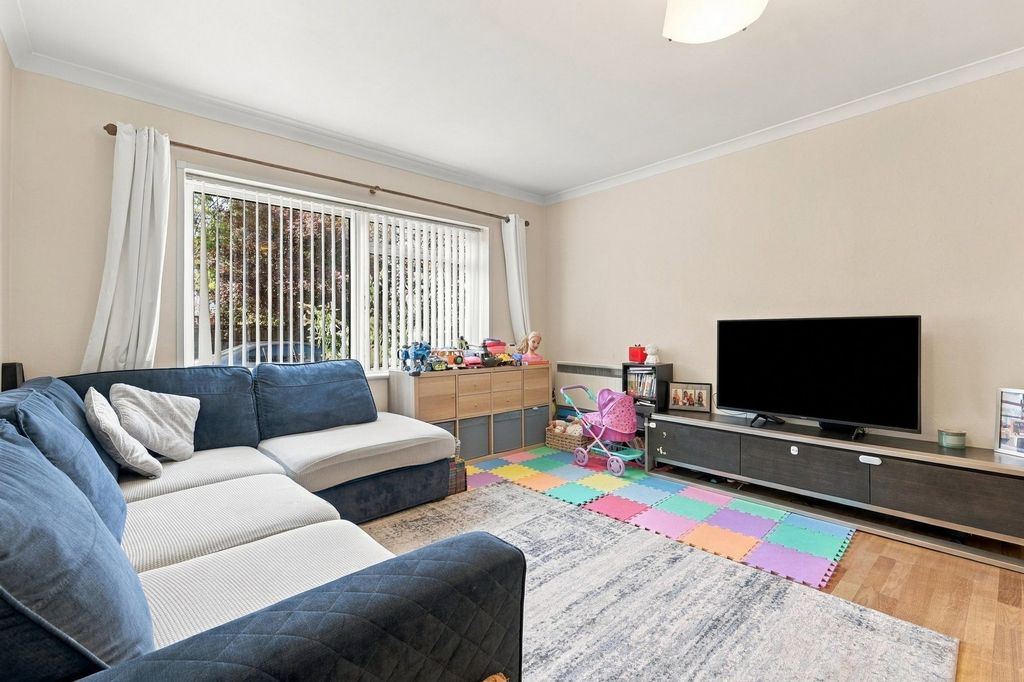 Property photo 2 of 17
