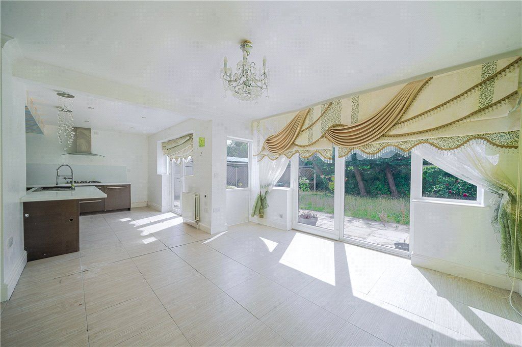 Property photo 3 of 15 Dining Kitchen