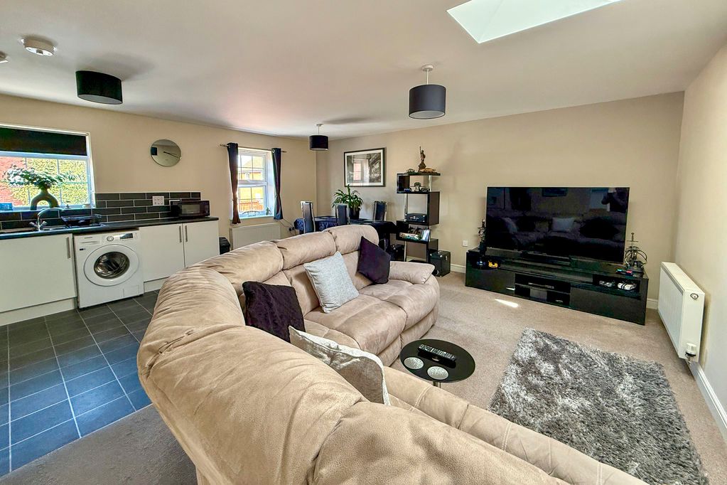 Property photo 2 of 16 Living Room/Kitchen