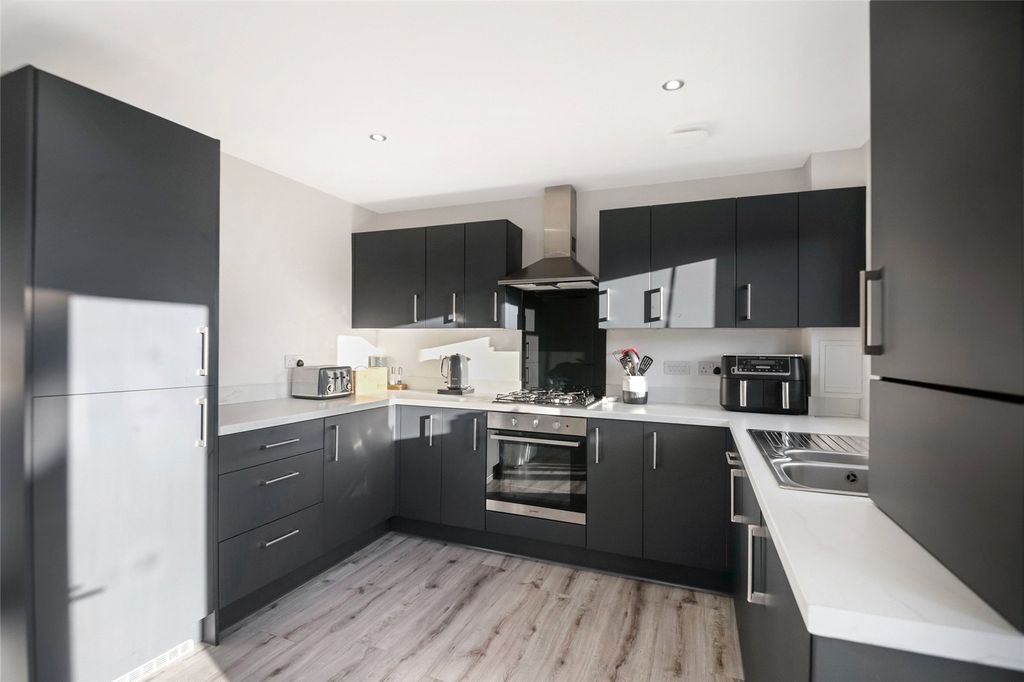 Property photo 3 of 16 Kitchen