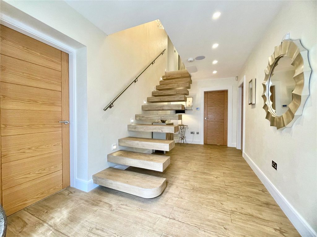 Property photo 2 of 32 Hallway