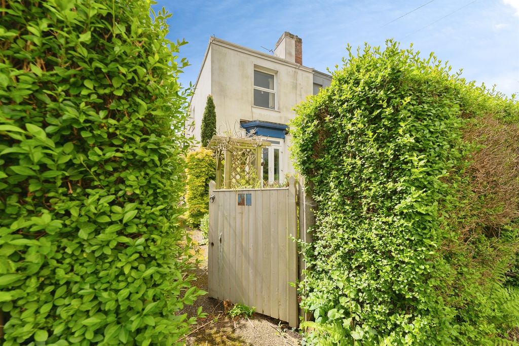 Property photo 1 of 18