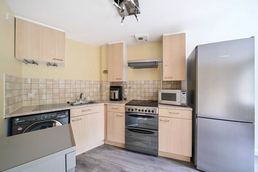 Property photo 3 of 10 Kitchen