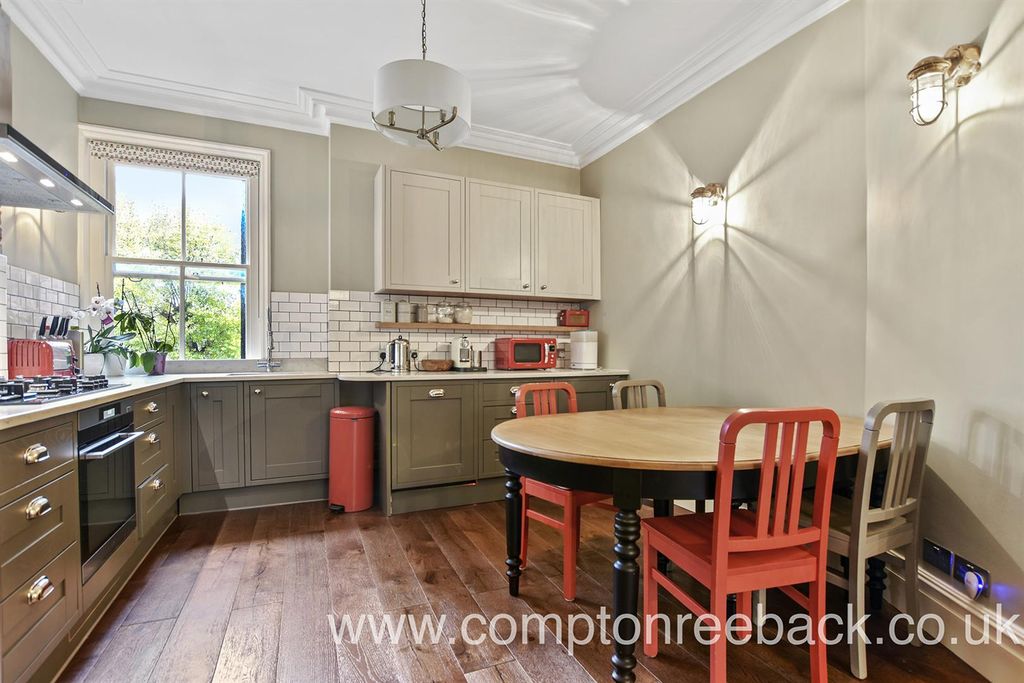 Property photo 1 of 10 Kitchen
