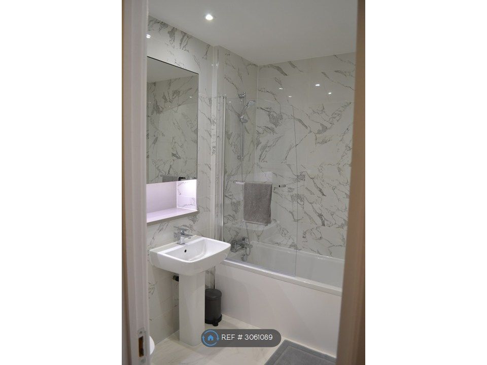 Property photo 3 of 7 Bathroom