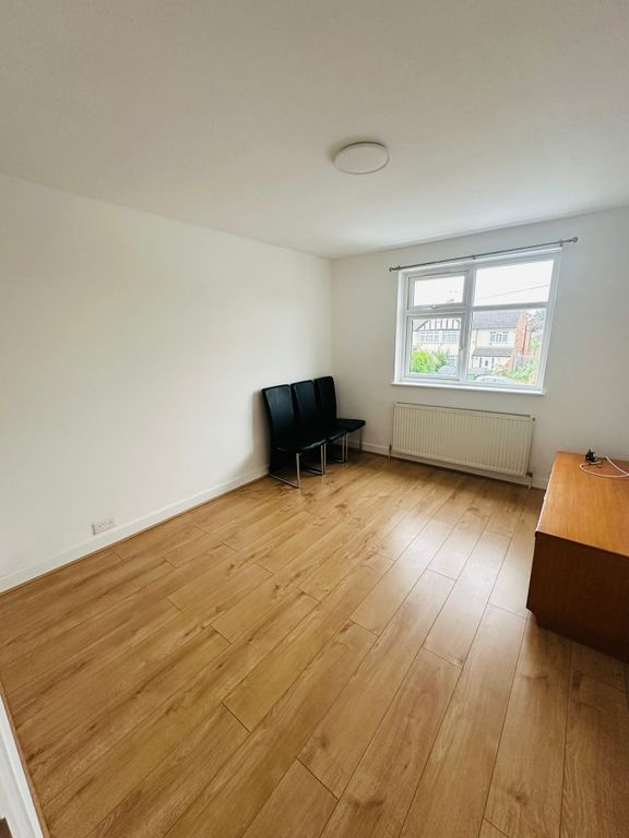 Property photo 1 of 6 Living Room