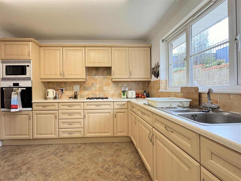 Property photo 3 of 21 Kitchen