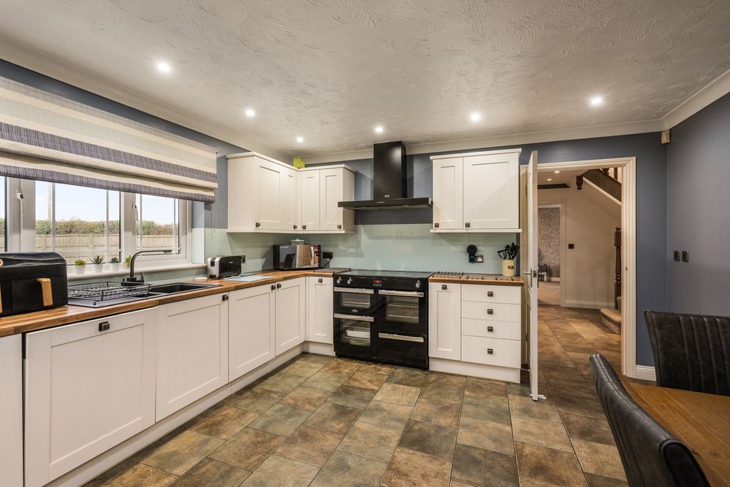 Property photo 3 of 25