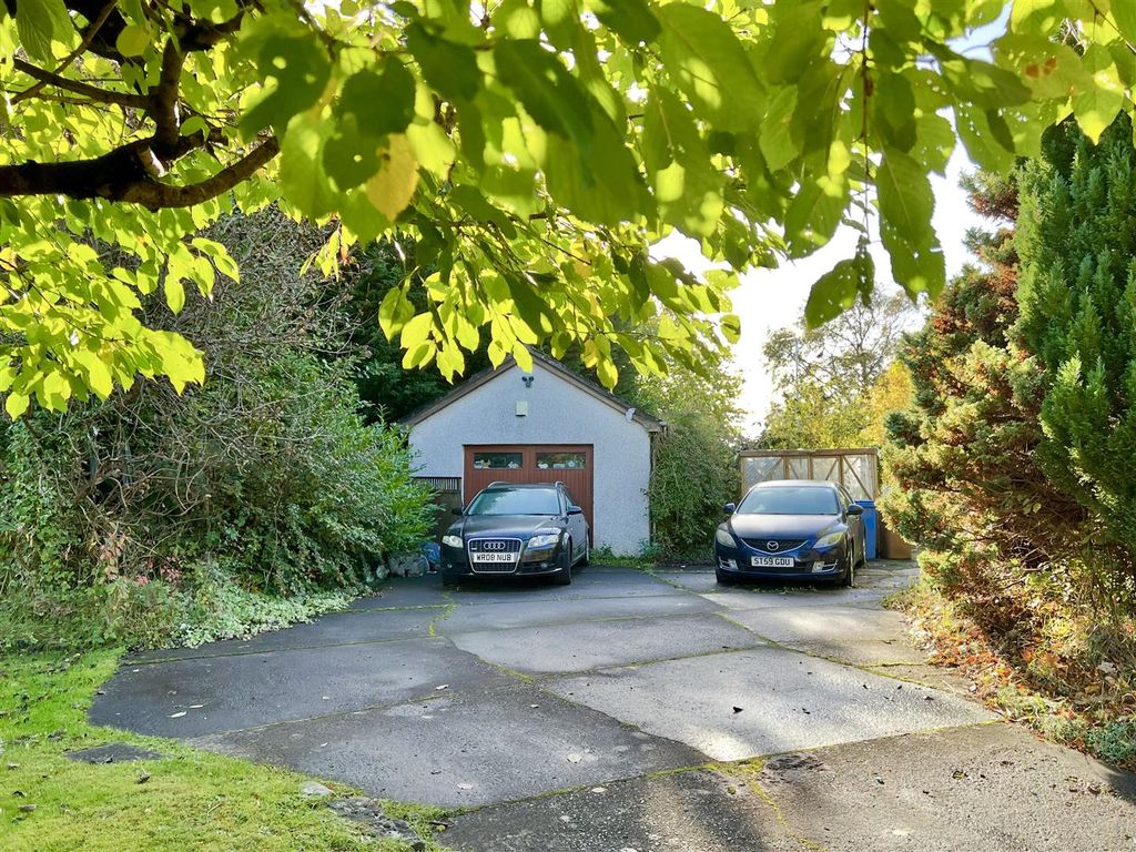 Property photo 2 of 20 Garvock Hill, Dunfermline