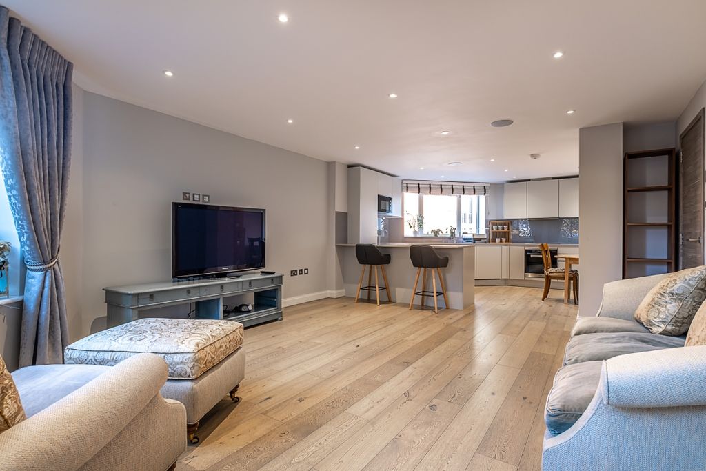 Property photo 2 of 19 Ashburnham-Mews-6