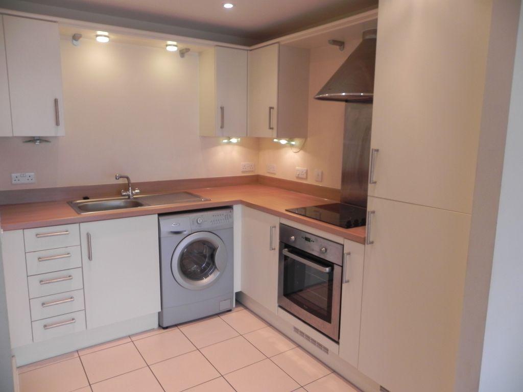 Property photo 3 of 8 Kitchen